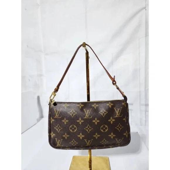 Authentic LOUIS VUITTON Accessorie Monogram Pochette Brown